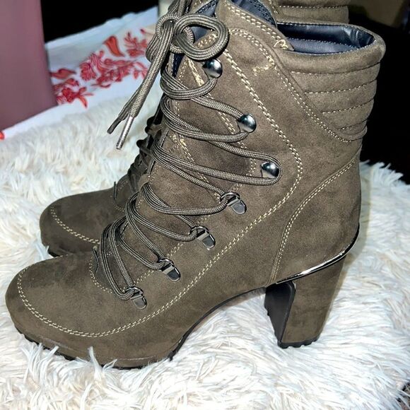 DNKY boots, forest green suede material, 5 inch heel - Picture 6 of 8